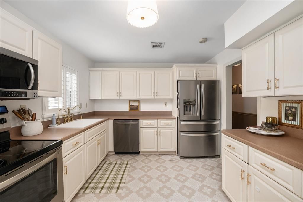 For Sale: $545,000 (3 beds, 3 baths, 2031 Square Feet)