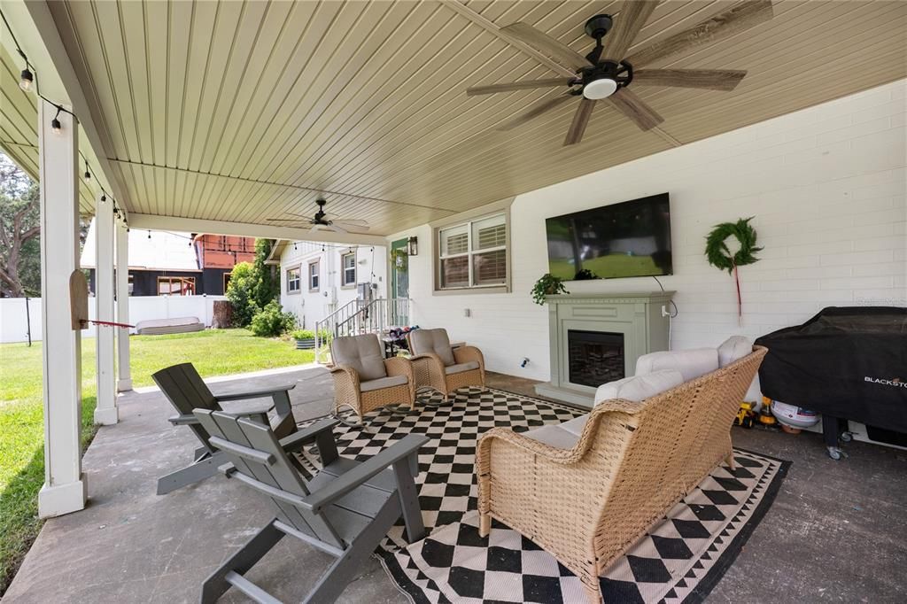 For Sale: $545,000 (3 beds, 3 baths, 2031 Square Feet)