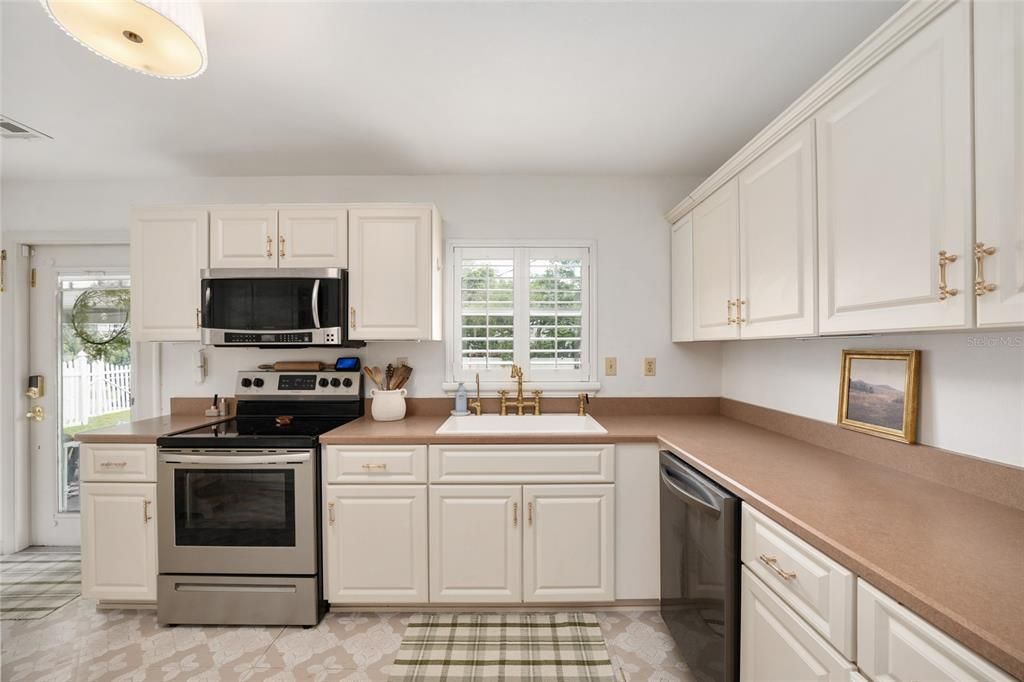 For Sale: $545,000 (3 beds, 3 baths, 2031 Square Feet)
