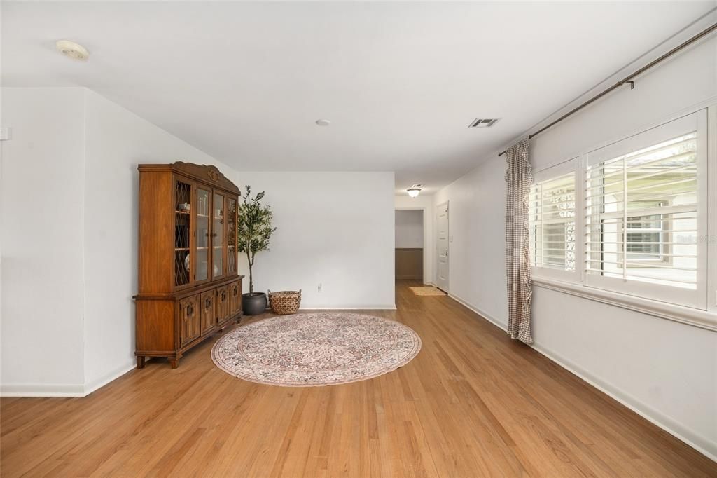 For Sale: $545,000 (3 beds, 3 baths, 2031 Square Feet)