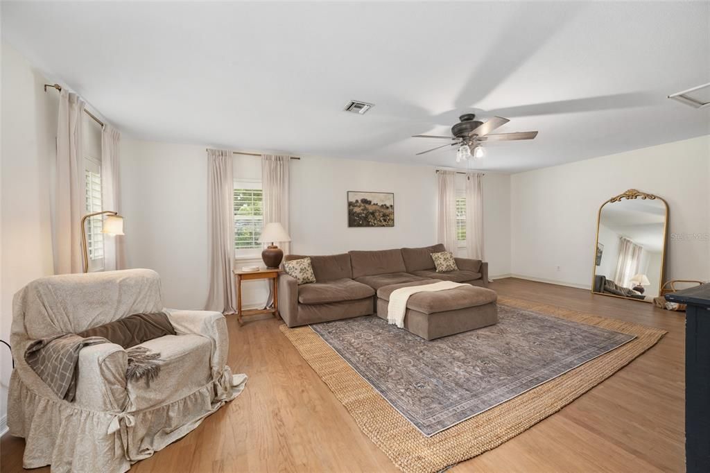 For Sale: $545,000 (3 beds, 3 baths, 2031 Square Feet)