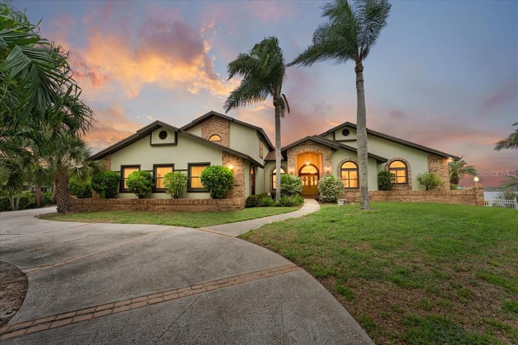 For Sale: $1,695,000 (5 beds, 4 baths, 4558 Square Feet)