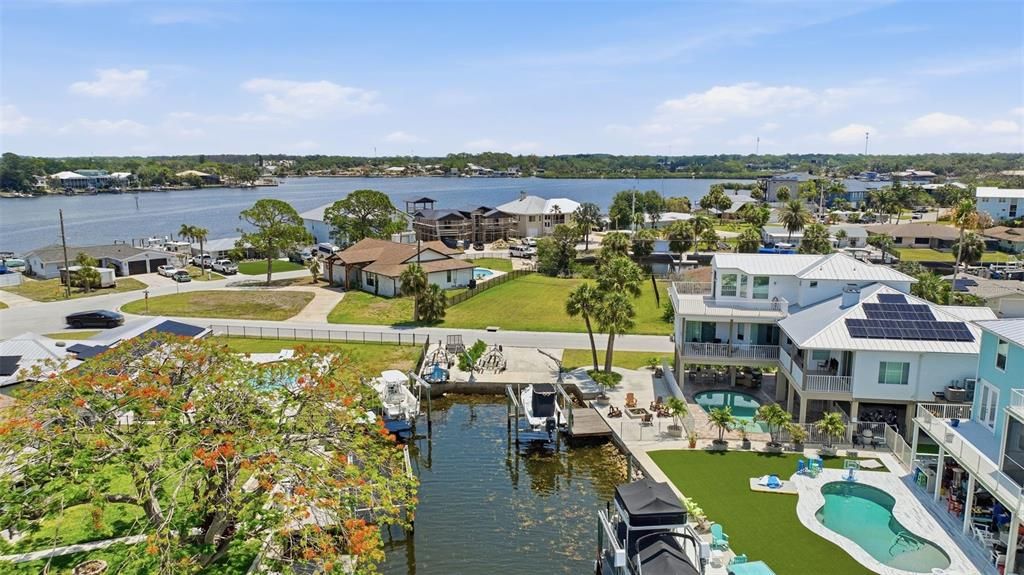На продажу: $395,000 (0.26 acres)