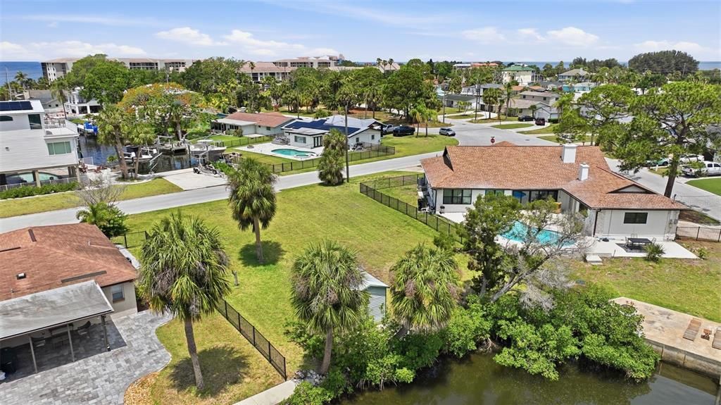 На продажу: $395,000 (0.26 acres)