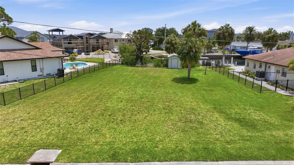 На продажу: $395,000 (0.26 acres)