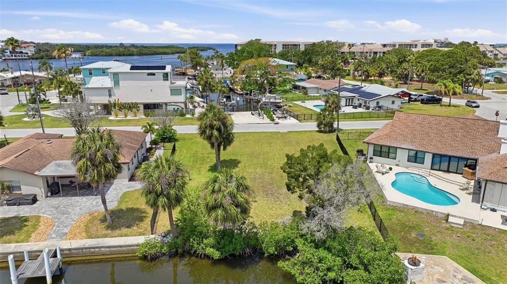 На продажу: $395,000 (0.26 acres)
