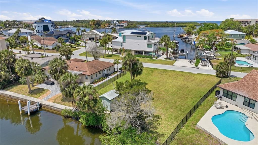 На продажу: $395,000 (0.26 acres)