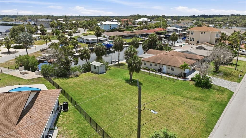 На продажу: $395,000 (0.26 acres)