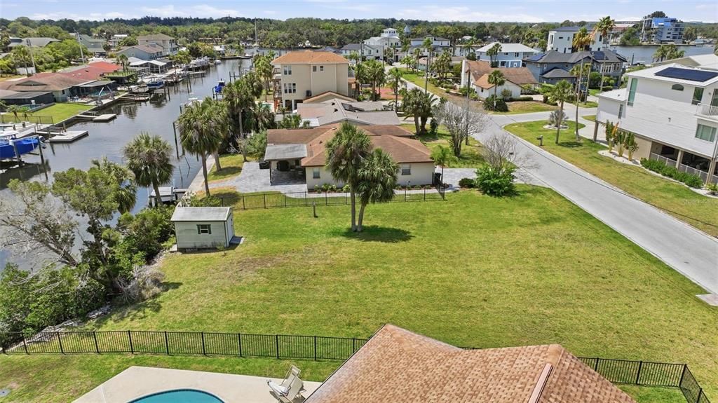 На продажу: $395,000 (0.26 acres)