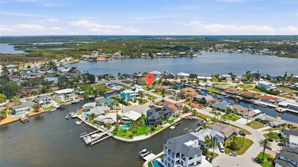 На продажу: $395,000 (0.26 acres)
