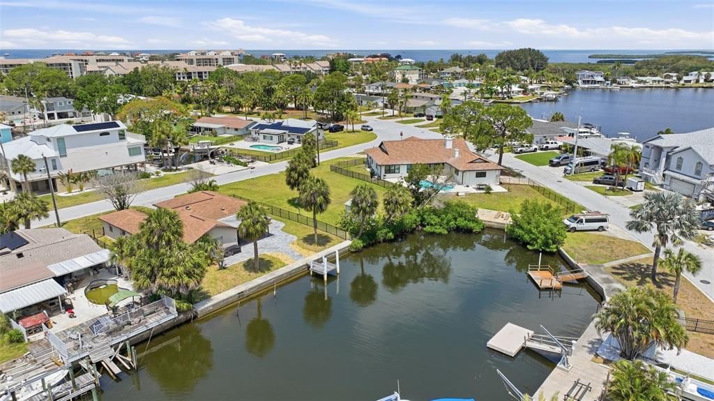 На продажу: $395,000 (0.26 acres)