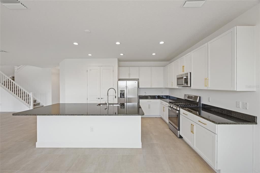 For Sale: $599,000 (5 beds, 4 baths, 3251 Square Feet)