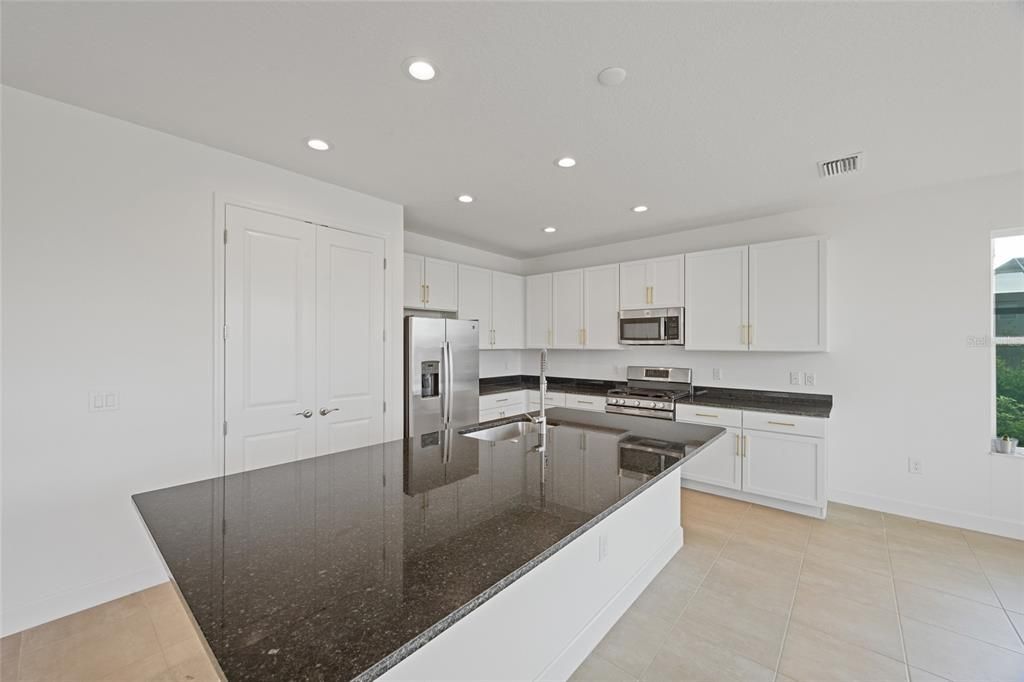 For Sale: $599,000 (5 beds, 4 baths, 3251 Square Feet)