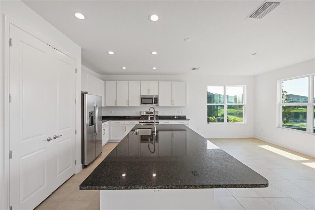 For Sale: $599,000 (5 beds, 4 baths, 3251 Square Feet)