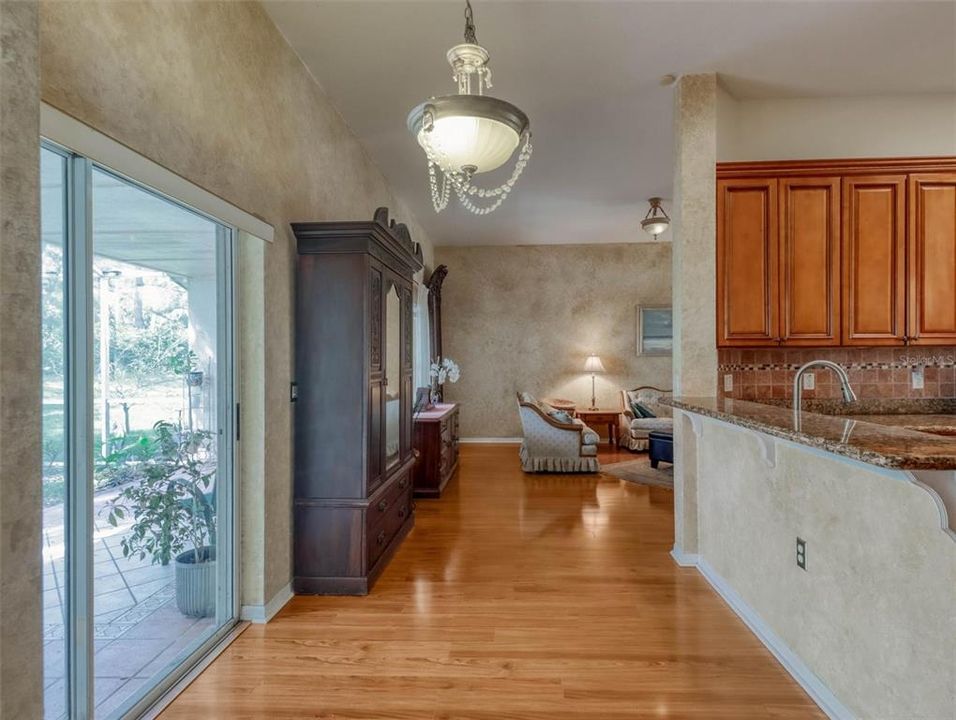 На продажу: $524,999 (4 спален, 2 ванн, 2076 Квадратных фут)