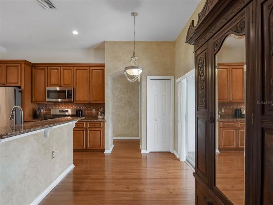 На продажу: $524,999 (4 спален, 2 ванн, 2076 Квадратных фут)