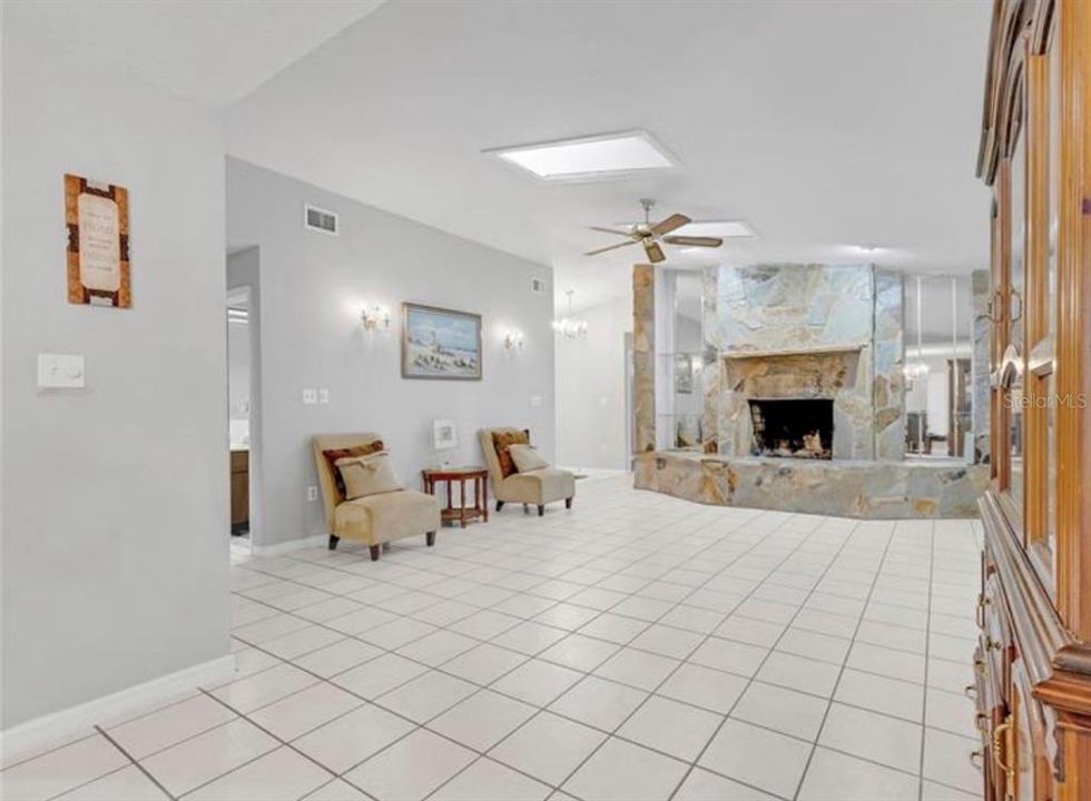 For Sale: $365,000 (3 beds, 2 baths, 1812 Square Feet)