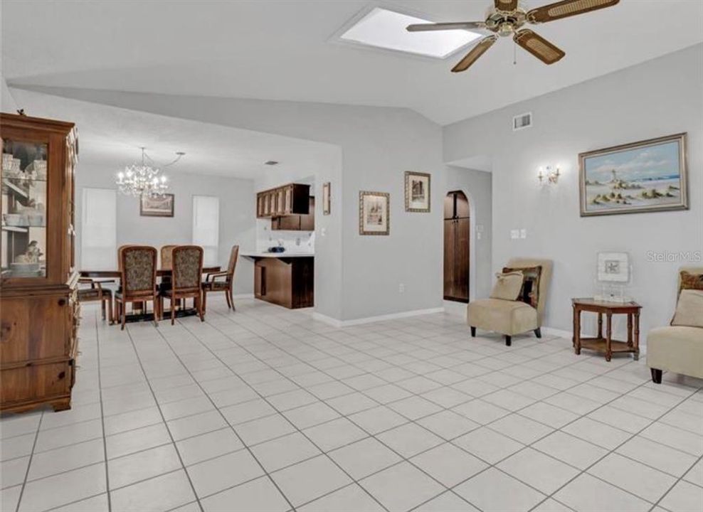 For Sale: $365,000 (3 beds, 2 baths, 1812 Square Feet)