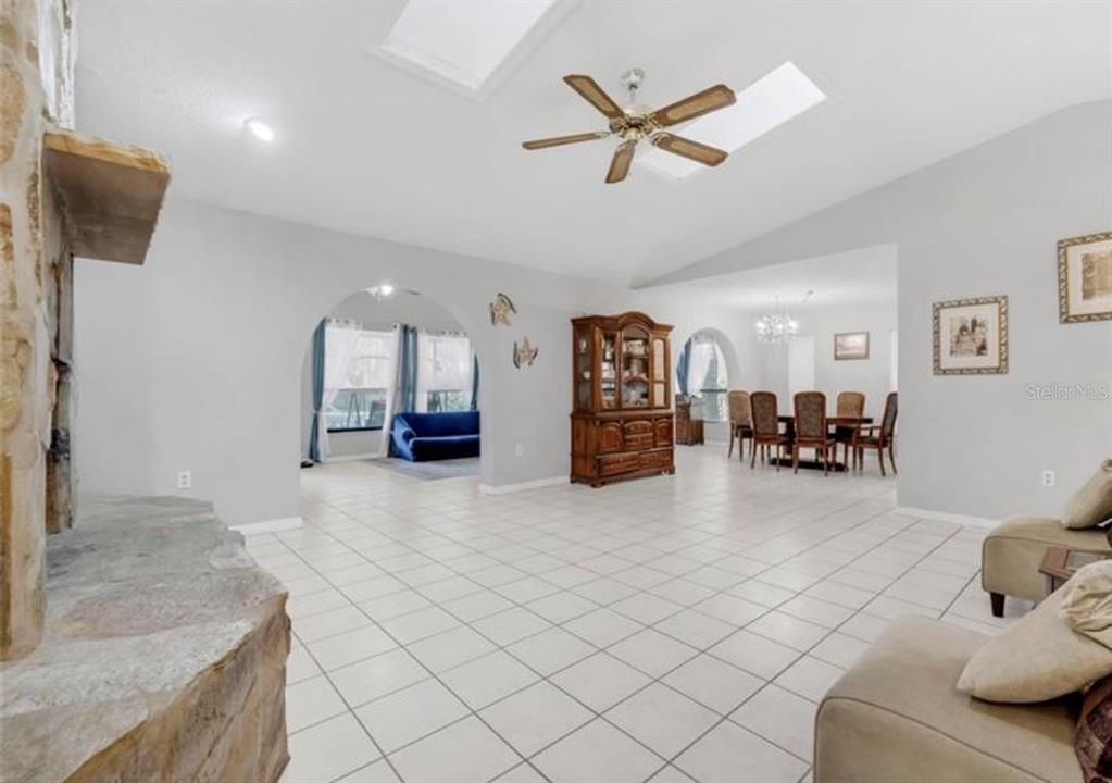 For Sale: $365,000 (3 beds, 2 baths, 1812 Square Feet)