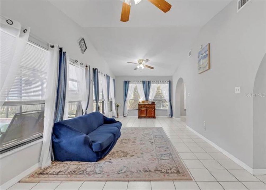 For Sale: $365,000 (3 beds, 2 baths, 1812 Square Feet)