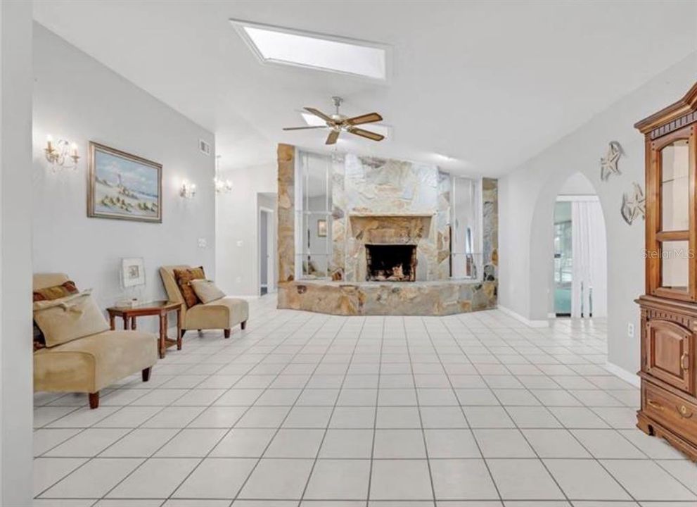 For Sale: $365,000 (3 beds, 2 baths, 1812 Square Feet)