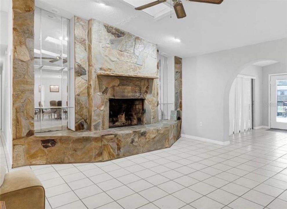 For Sale: $365,000 (3 beds, 2 baths, 1812 Square Feet)
