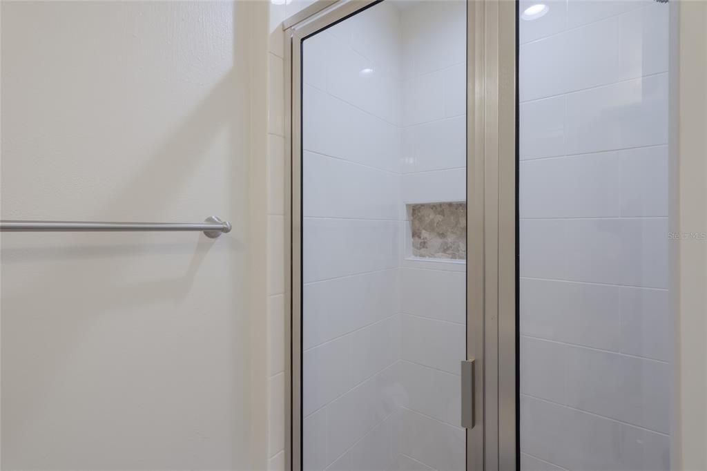 For Sale: $1,100,000 (2 beds, 2 baths, 1098 Square Feet)