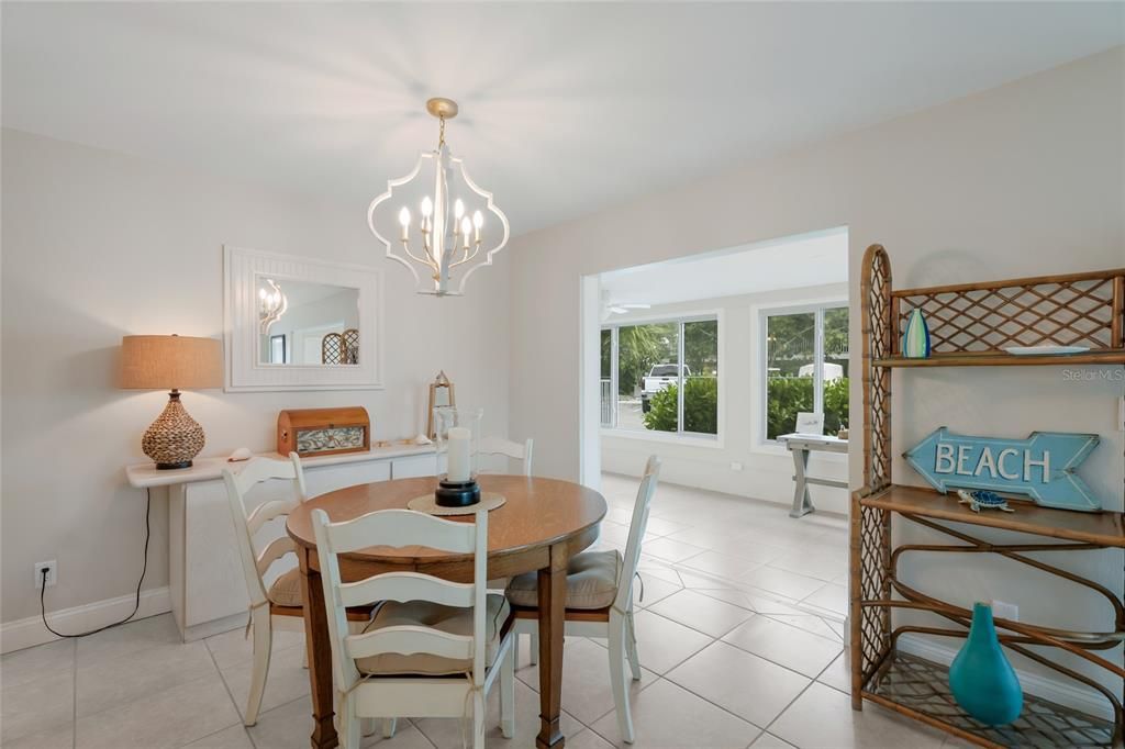 For Sale: $1,100,000 (2 beds, 2 baths, 1098 Square Feet)