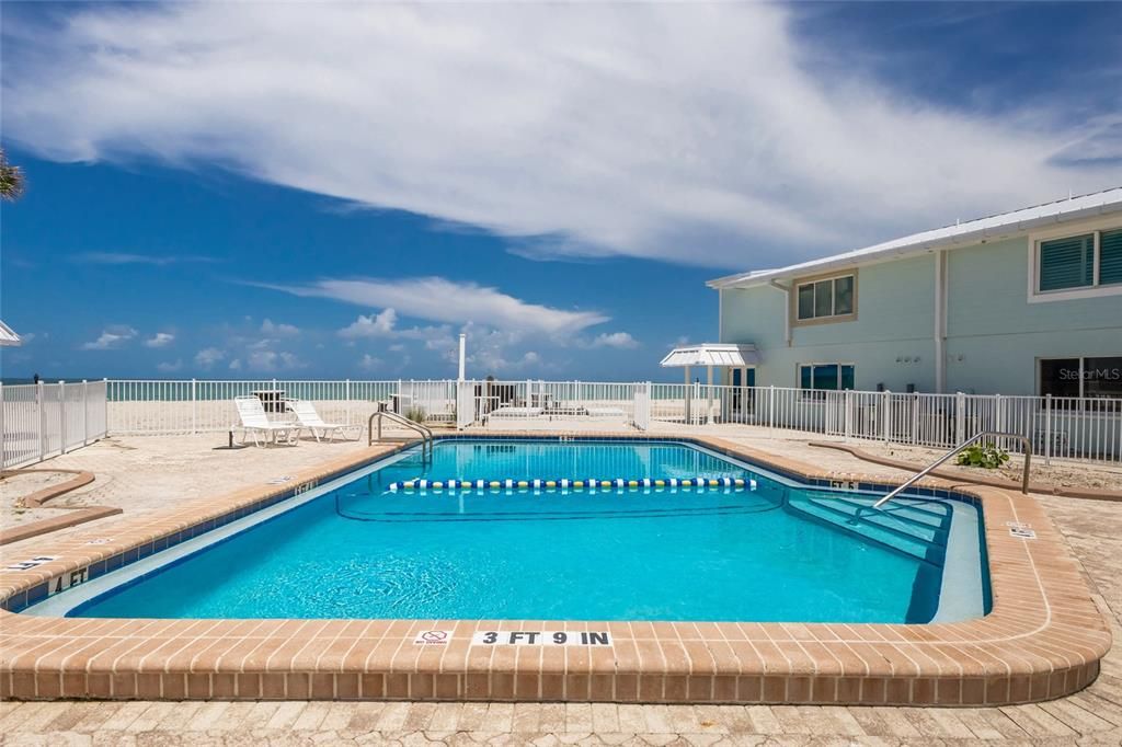 For Sale: $1,100,000 (2 beds, 2 baths, 1098 Square Feet)