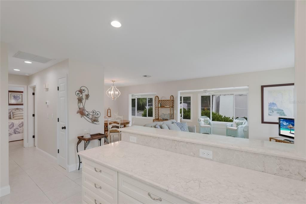 For Sale: $1,100,000 (2 beds, 2 baths, 1098 Square Feet)