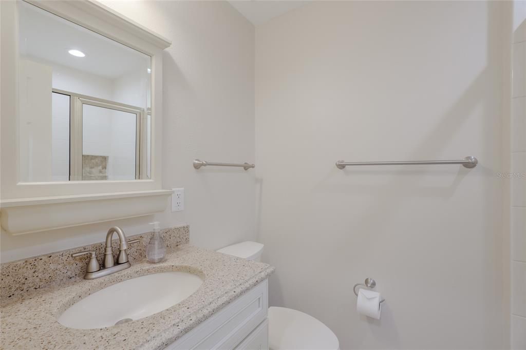 For Sale: $1,100,000 (2 beds, 2 baths, 1098 Square Feet)