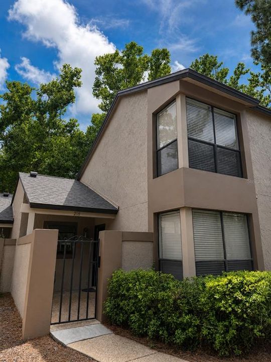 For Sale: $245,000 (2 beds, 2 baths, 1199 Square Feet)