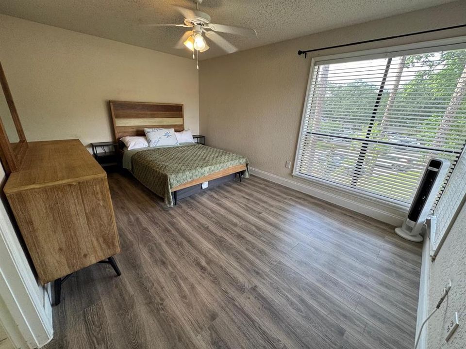 For Sale: $245,000 (2 beds, 2 baths, 1199 Square Feet)