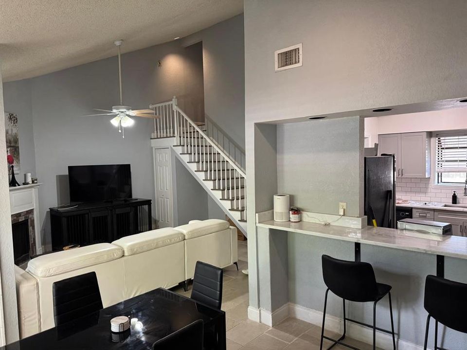 For Sale: $245,000 (2 beds, 2 baths, 1199 Square Feet)