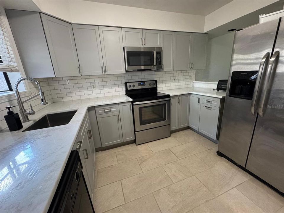 For Sale: $245,000 (2 beds, 2 baths, 1199 Square Feet)