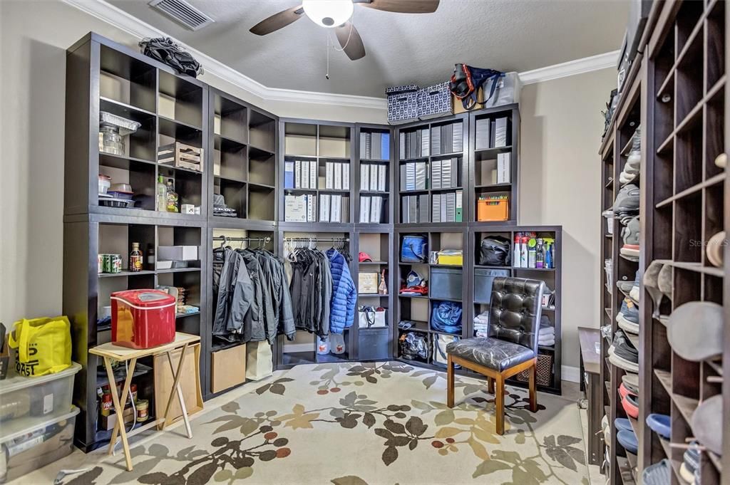 For Sale: $1,200,000 (5 beds, 3 baths, 2929 Square Feet)