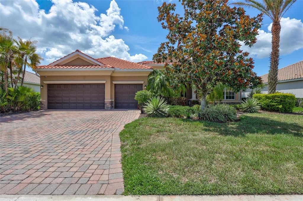 For Sale: $1,200,000 (5 beds, 3 baths, 2929 Square Feet)