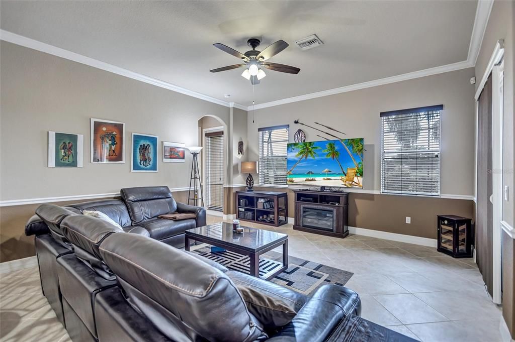 For Sale: $1,200,000 (5 beds, 3 baths, 2929 Square Feet)
