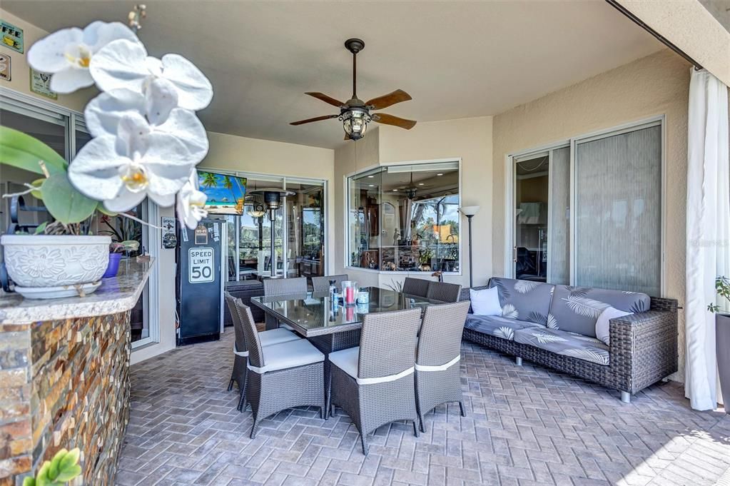 For Sale: $1,200,000 (5 beds, 3 baths, 2929 Square Feet)