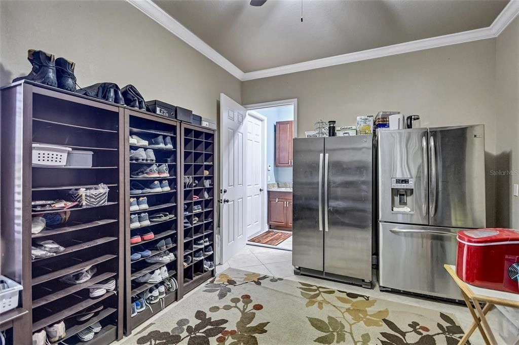For Sale: $1,200,000 (5 beds, 3 baths, 2929 Square Feet)
