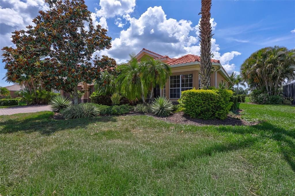 For Sale: $1,200,000 (5 beds, 3 baths, 2929 Square Feet)