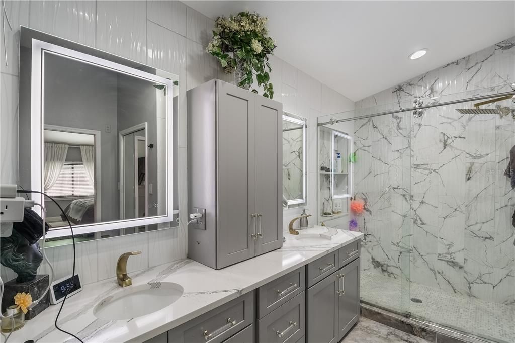 En Venta: $575,000 (3 camas, 3 baños, 2450 Pies cuadrados)