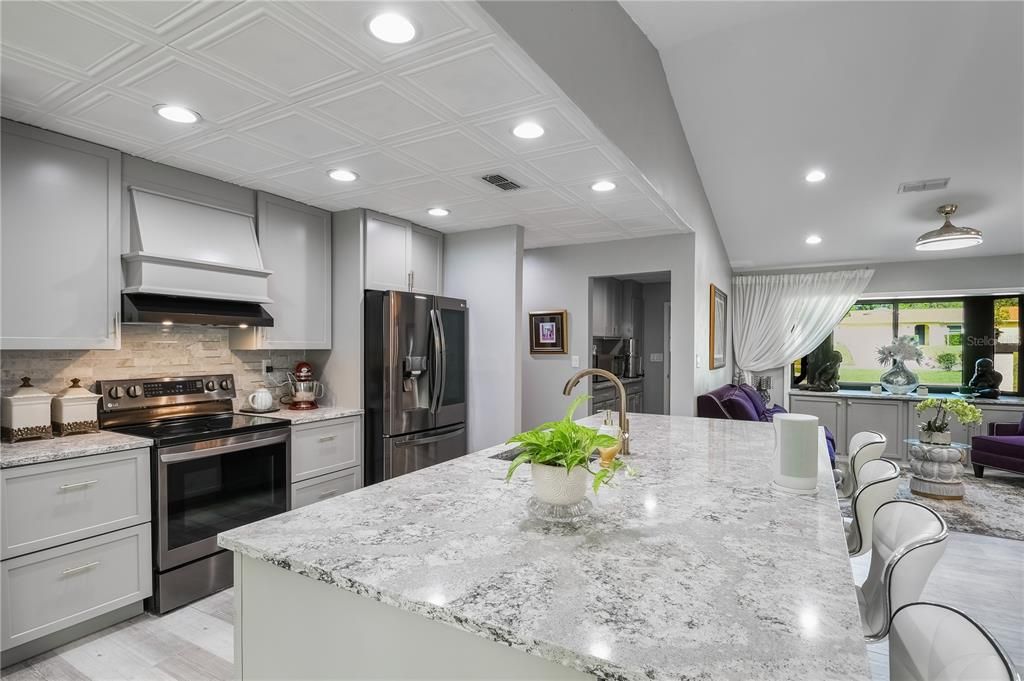 En Venta: $575,000 (3 camas, 3 baños, 2450 Pies cuadrados)