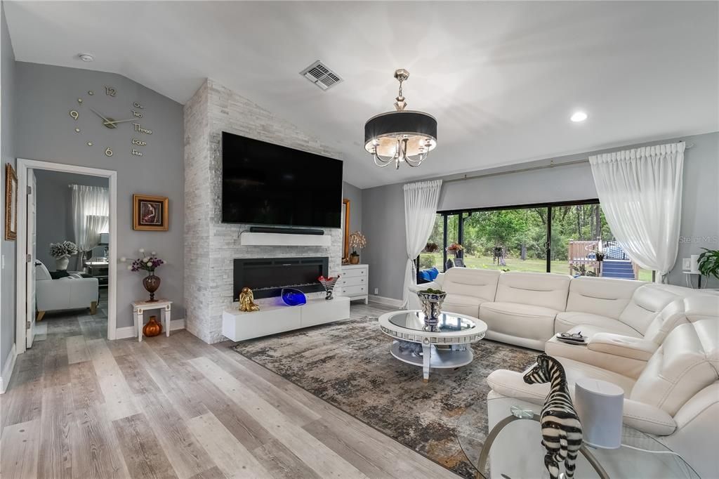 En Venta: $575,000 (3 camas, 3 baños, 2450 Pies cuadrados)