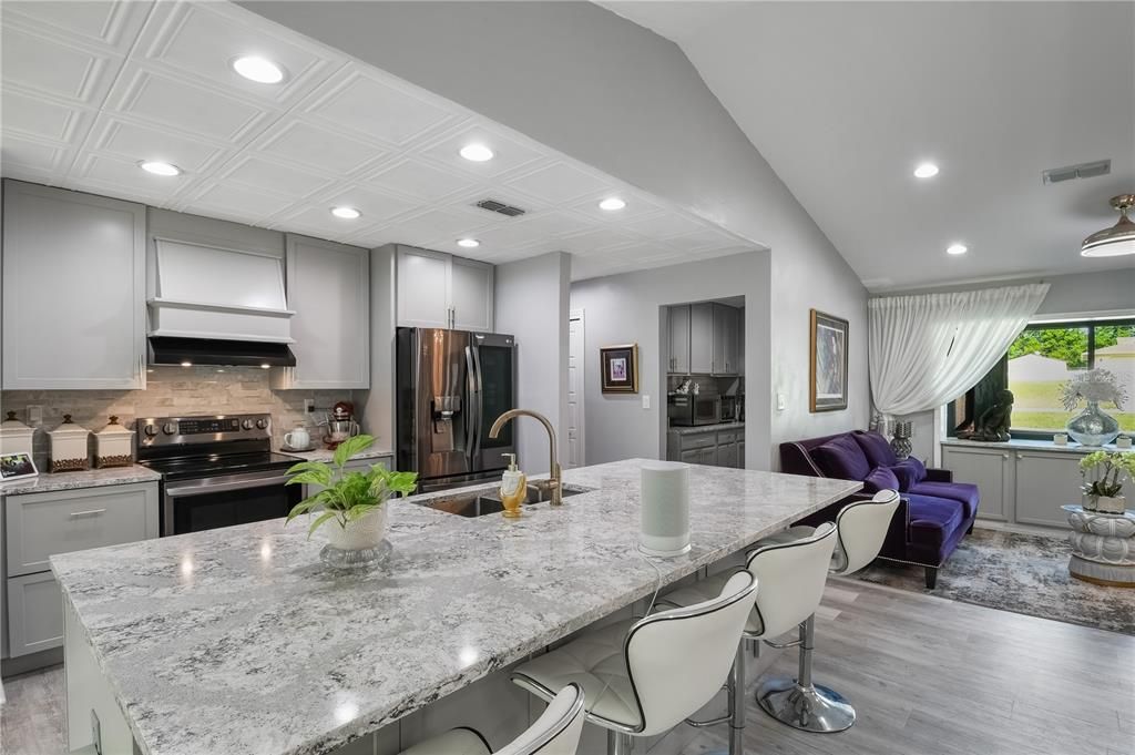 En Venta: $575,000 (3 camas, 3 baños, 2450 Pies cuadrados)