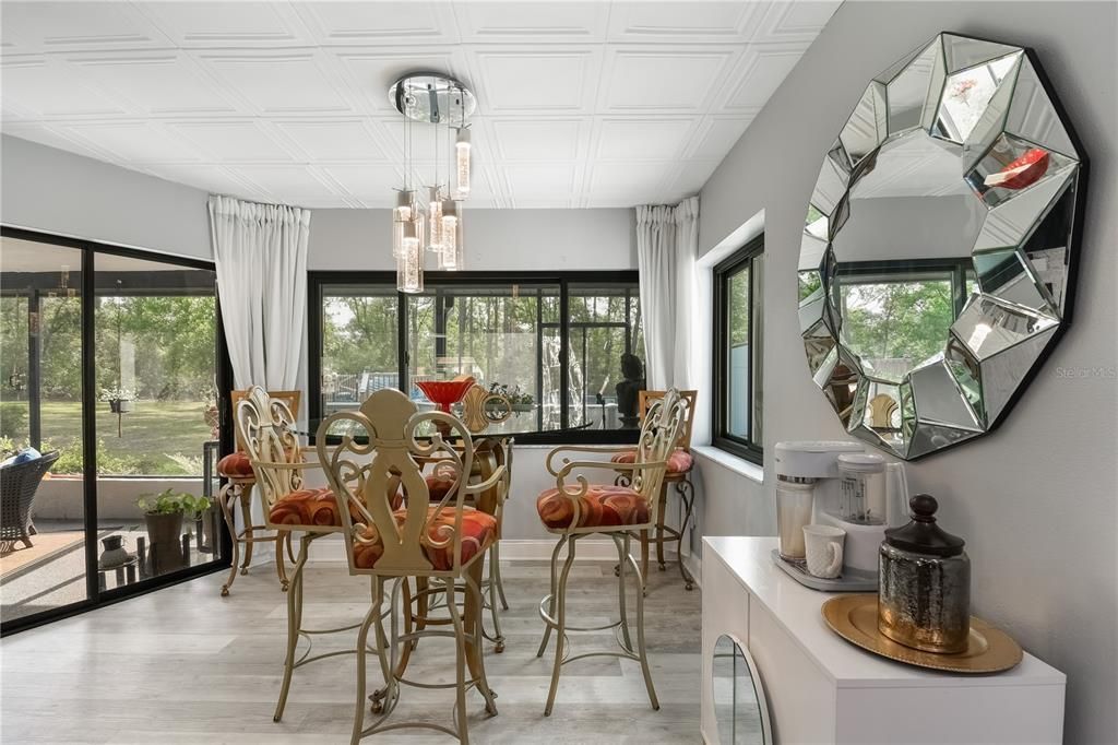 En Venta: $575,000 (3 camas, 3 baños, 2450 Pies cuadrados)