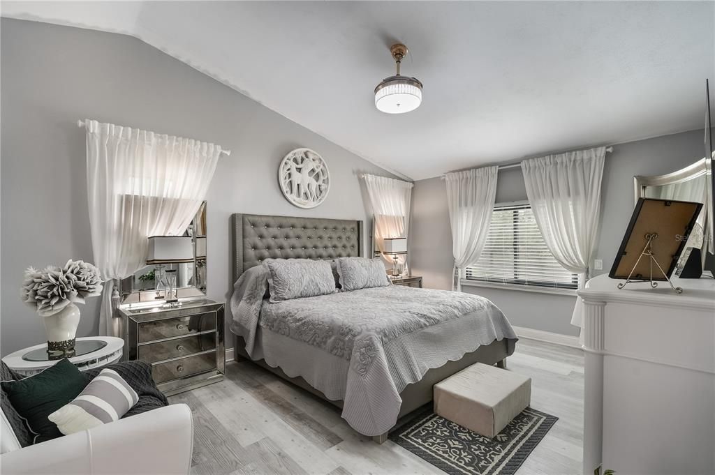 En Venta: $575,000 (3 camas, 3 baños, 2450 Pies cuadrados)