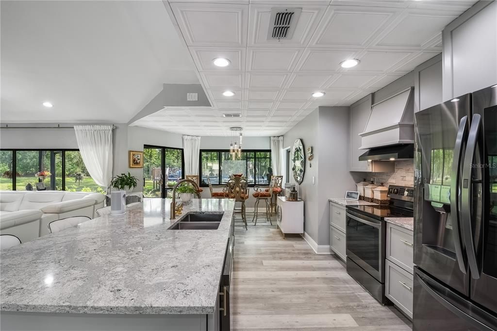 En Venta: $575,000 (3 camas, 3 baños, 2450 Pies cuadrados)