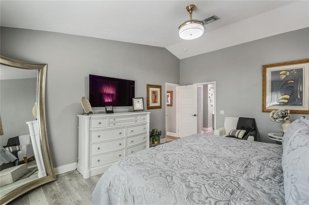 En Venta: $575,000 (3 camas, 3 baños, 2450 Pies cuadrados)