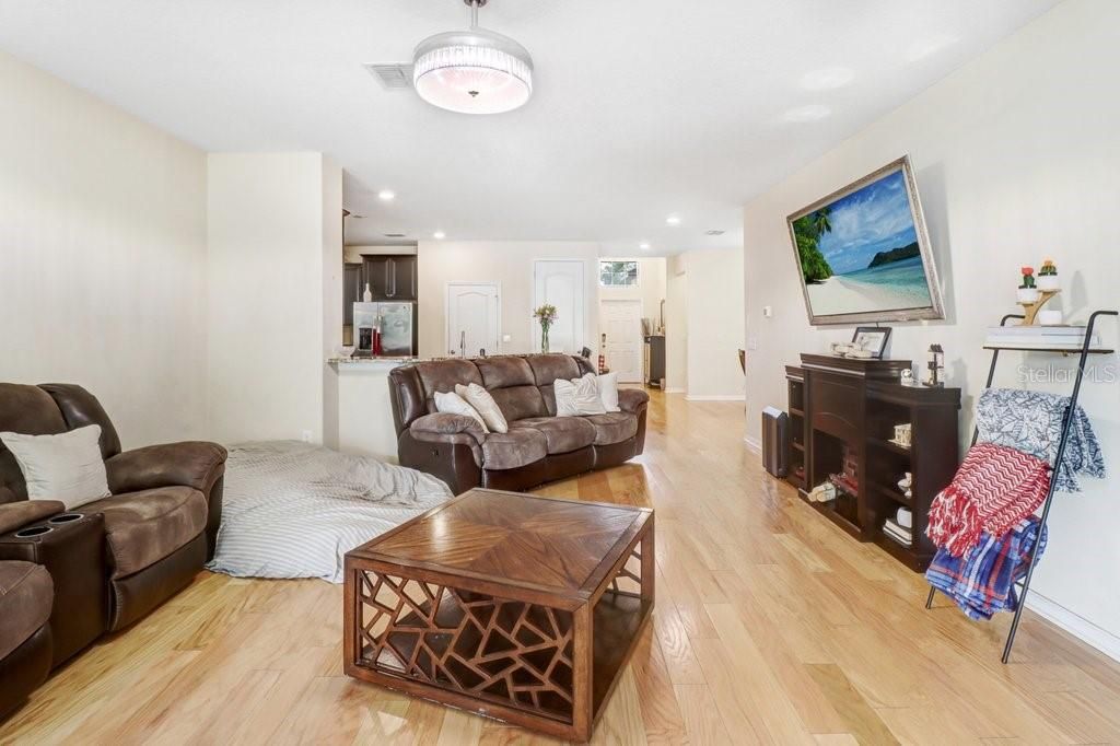 В аренду: $2,800 (4 спален, 3 ванн, 2302 Квадратных фут)